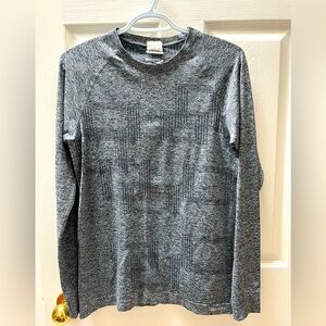 Saucony Women’s technical long sleeve. Size L